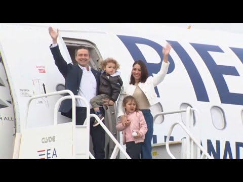 Pierre Poilievre attends unveiling of Conservative campaign plane – March 26, 2025