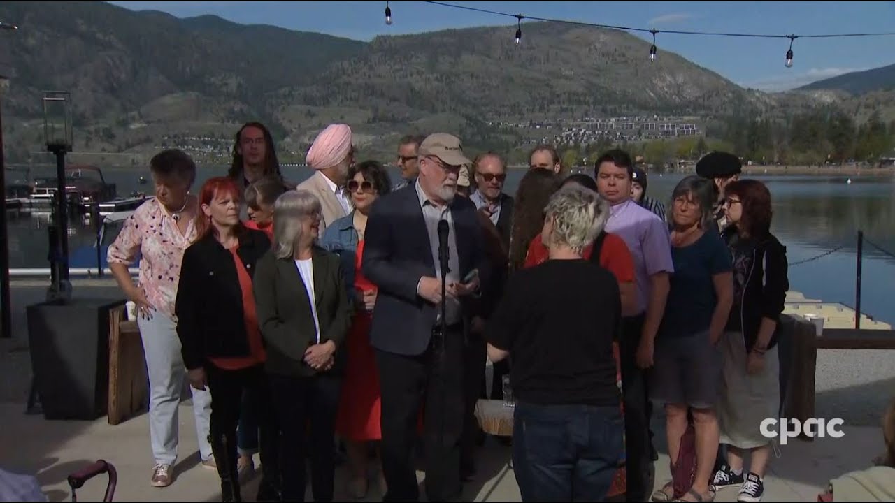 Starting soon: Jagmeet Singh speaks with reporters in Penticton, B.C.