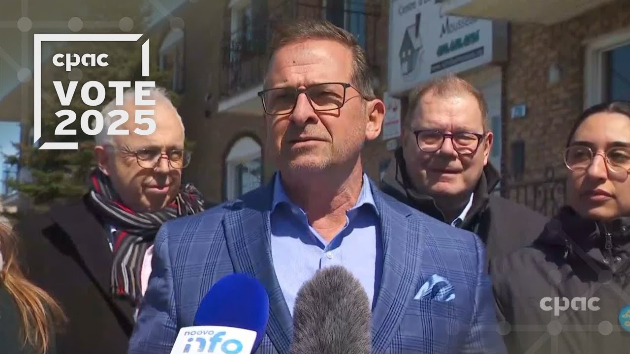 Yves-François Blanchet s'entretient avec des journalistes, à Longueuil, au Québec – 9 avril 2025