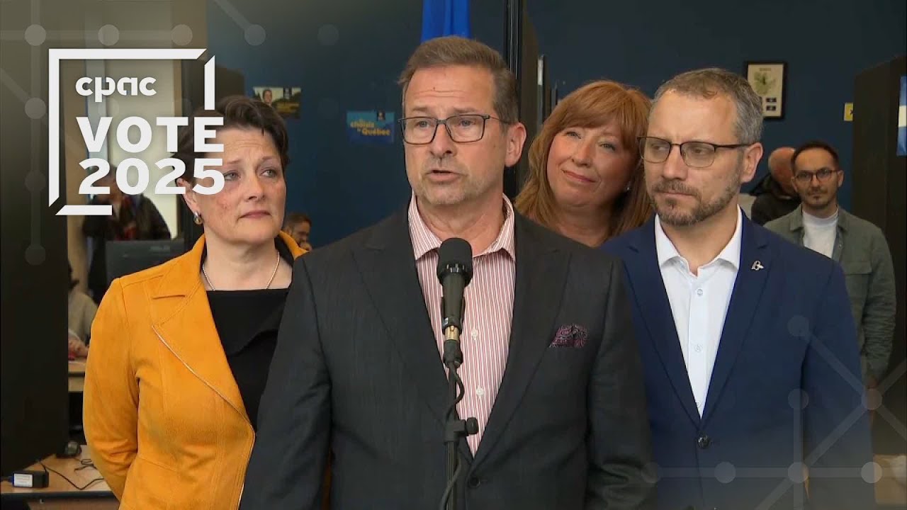 Yves-François Blanchet s'entretient avec des journalistes à Québec – 27 avril 2025